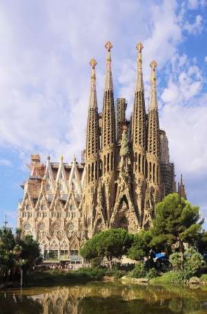 Sagrada Familia din Barcelona a devenit cea mai înaltă biserică din lume